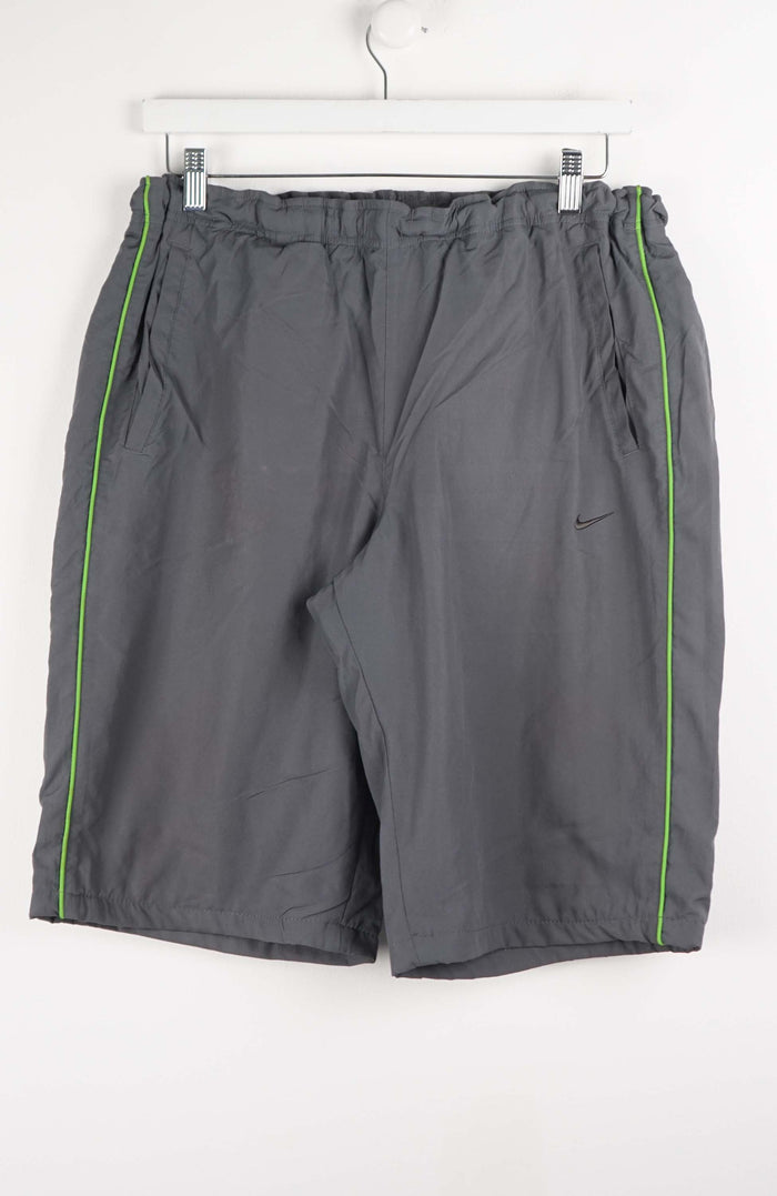 VINTAGE NIKE TRACK PANT SHORTS (M)