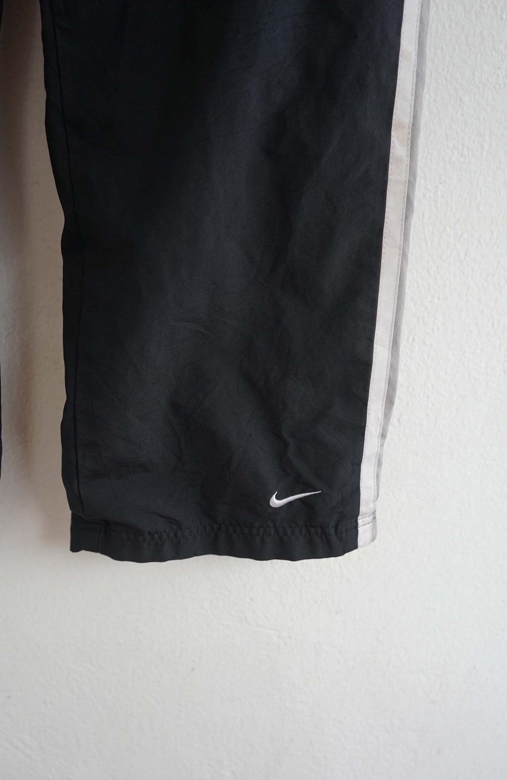 VINTAGE NIKE 3/4 TRACK PANTS (S)