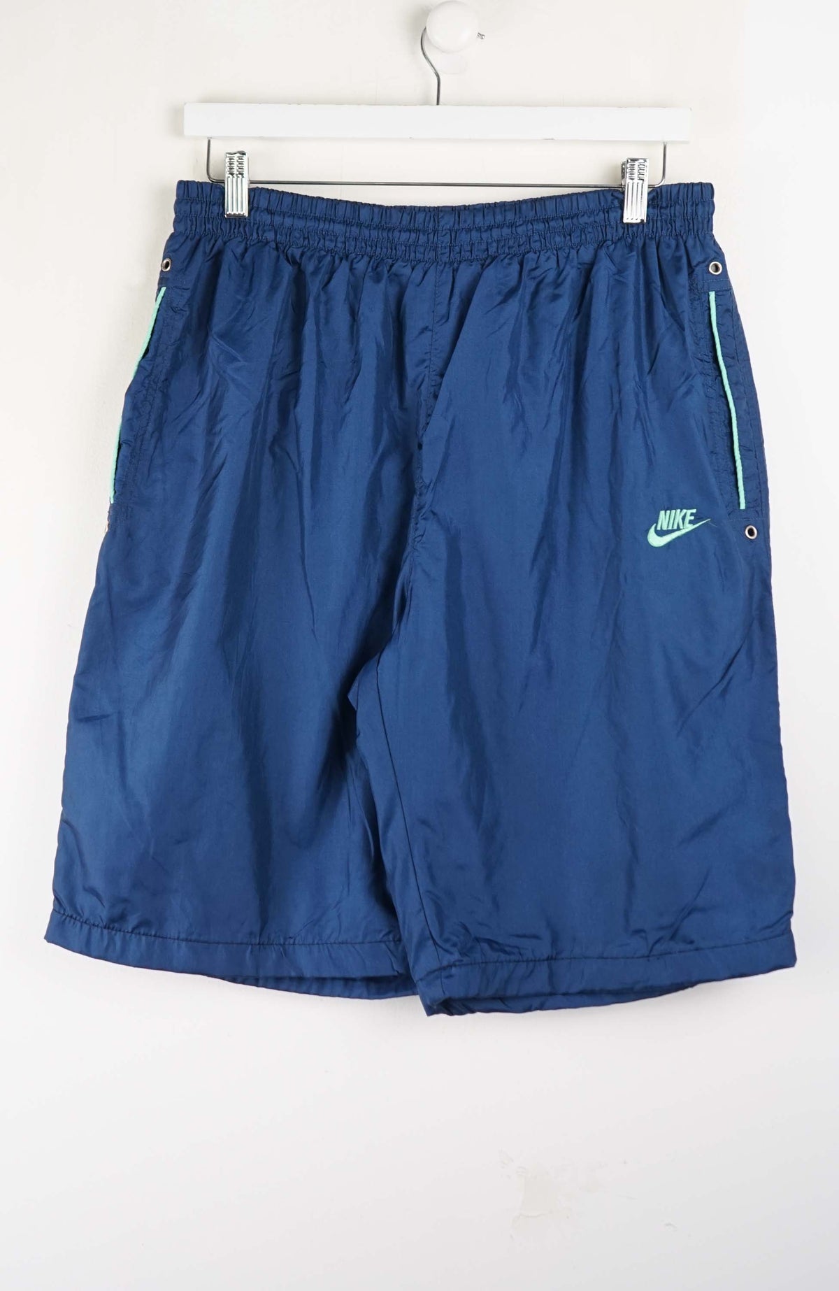 VINTAGE NIKE TRACK PANT SHORTS (M)