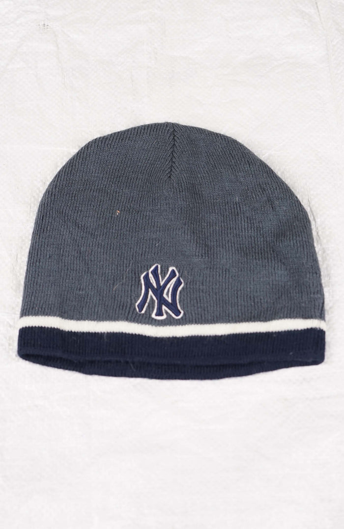 VINTAGE NEW YORK YANKEES SKULL BEANIE