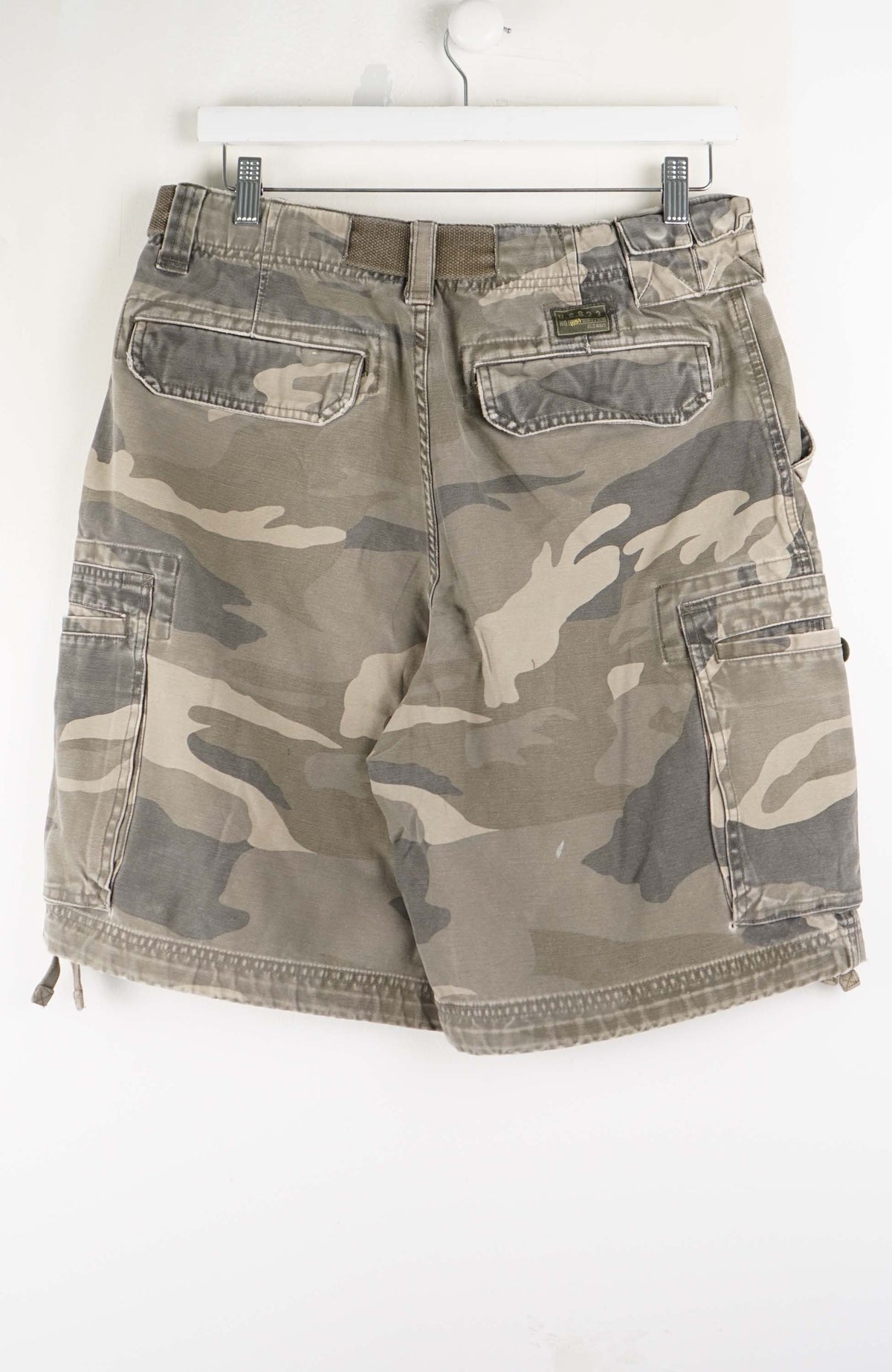 VINTAGE CAMO CARGO SHORTS W32