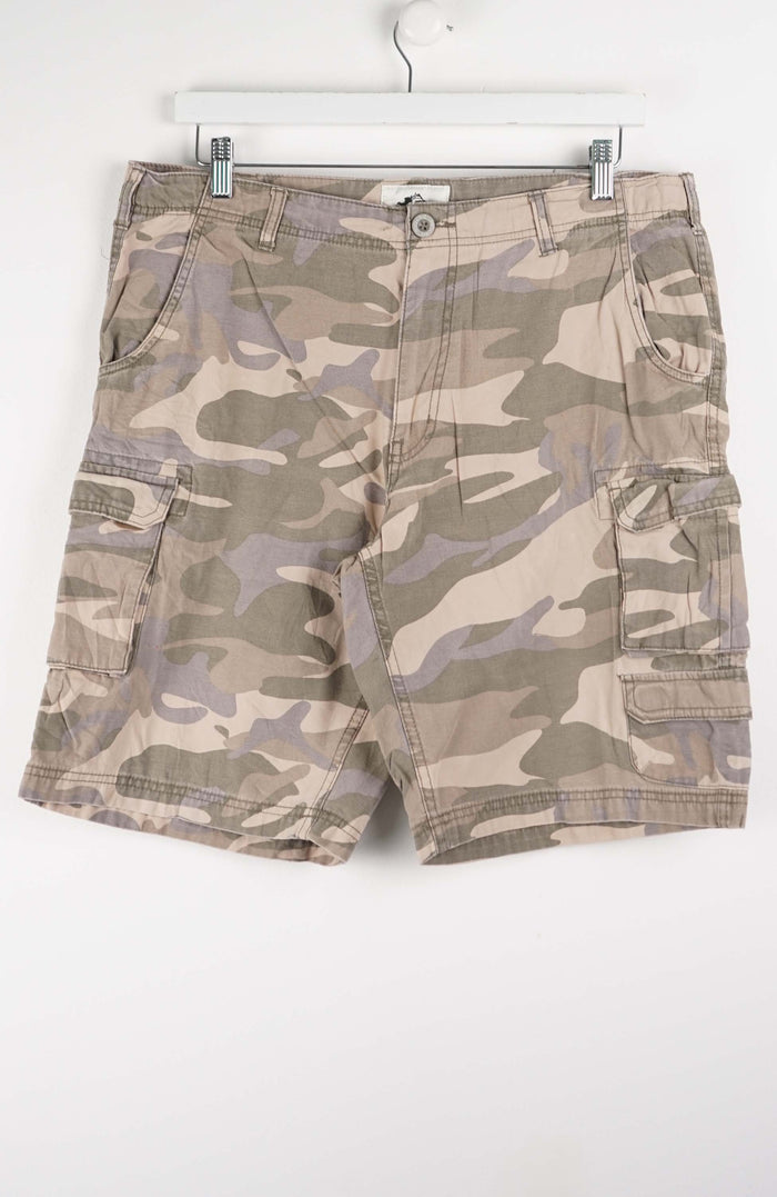 VINTAGE CAMO CARGO SHORTS W36