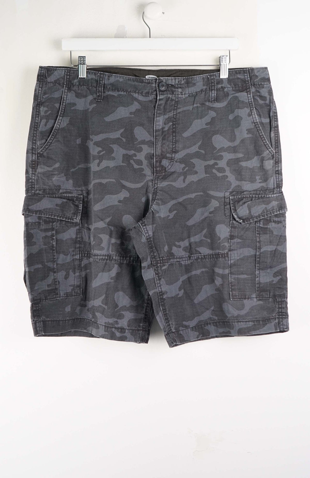VINTAGE CAMO CARGO SHORTS W36