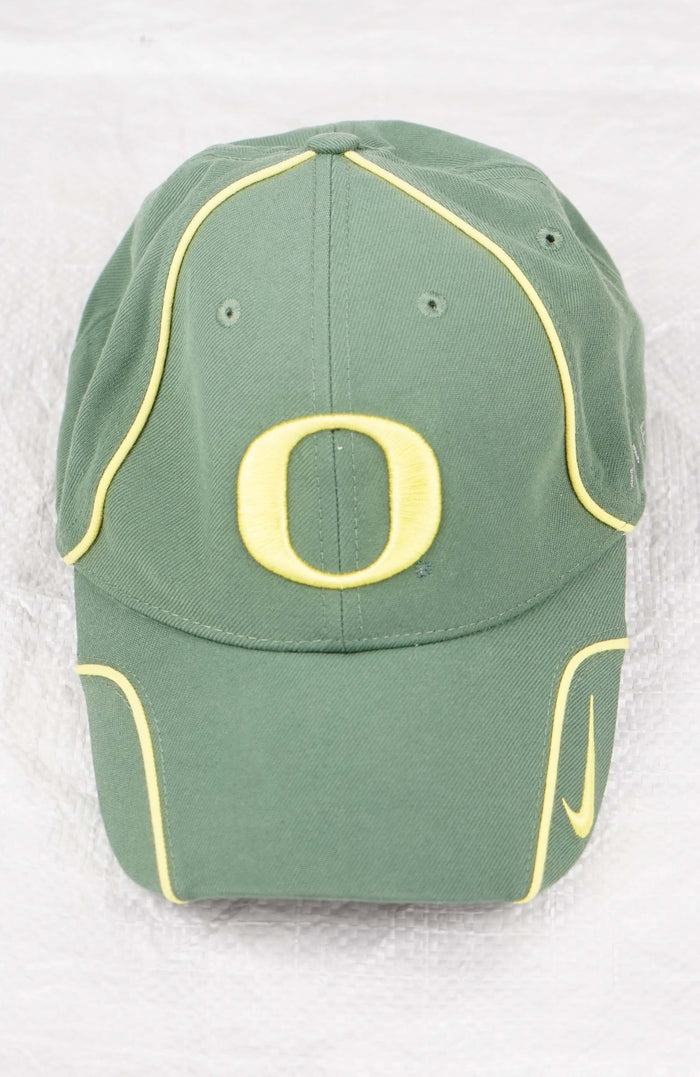 VINTAGE NIKE OREGON HAT