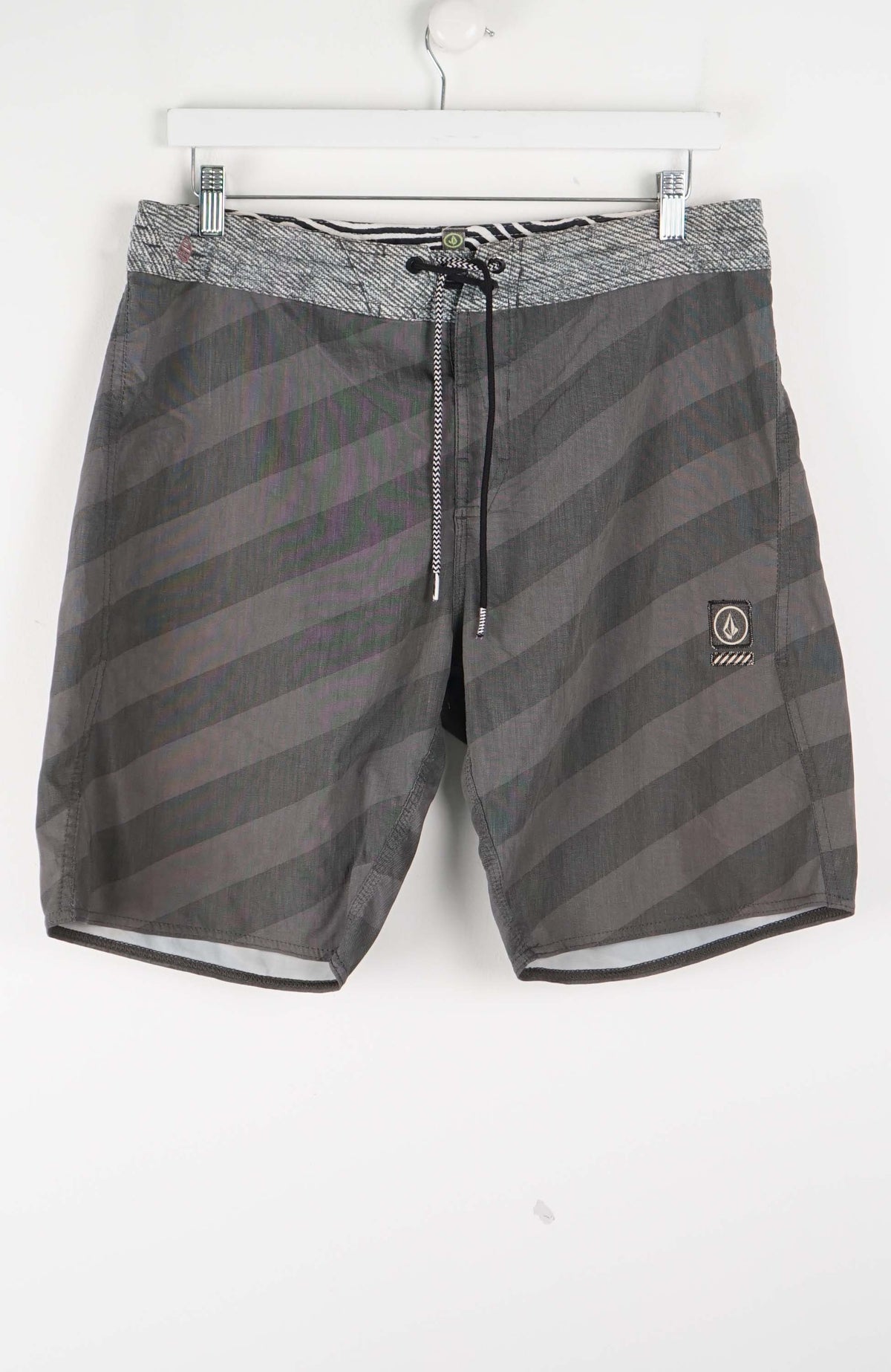 VINTAGE VOLCOM STONEYS BOARD SHORTS W33