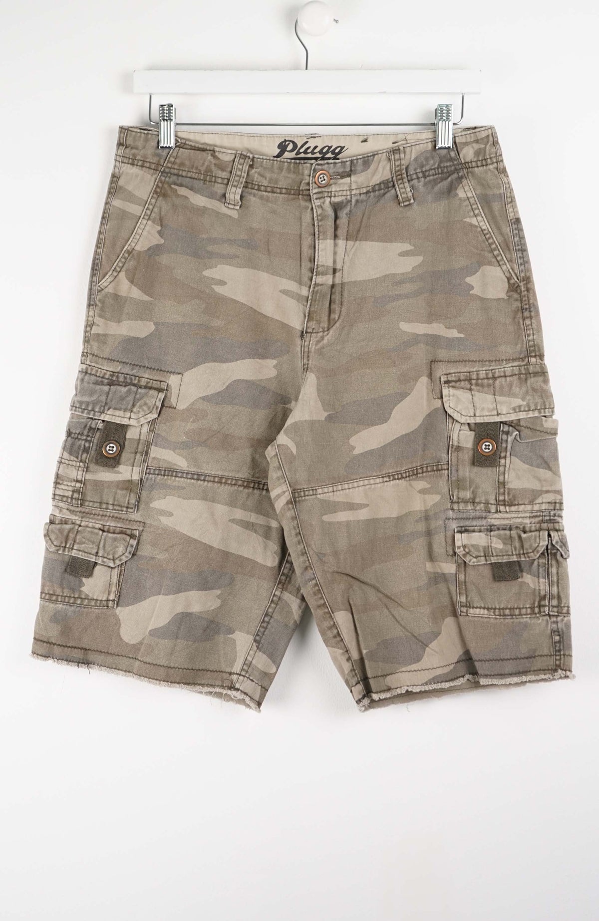 VINTAGE CAMO CARGO SHORTS W30