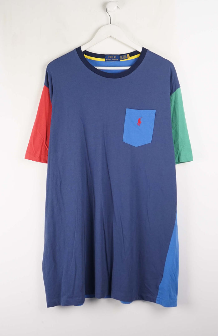 Color-blocked t-shirt with a pocket on a white background