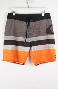 VINTAGE QUIKSILVER BOARD SHORTS W34