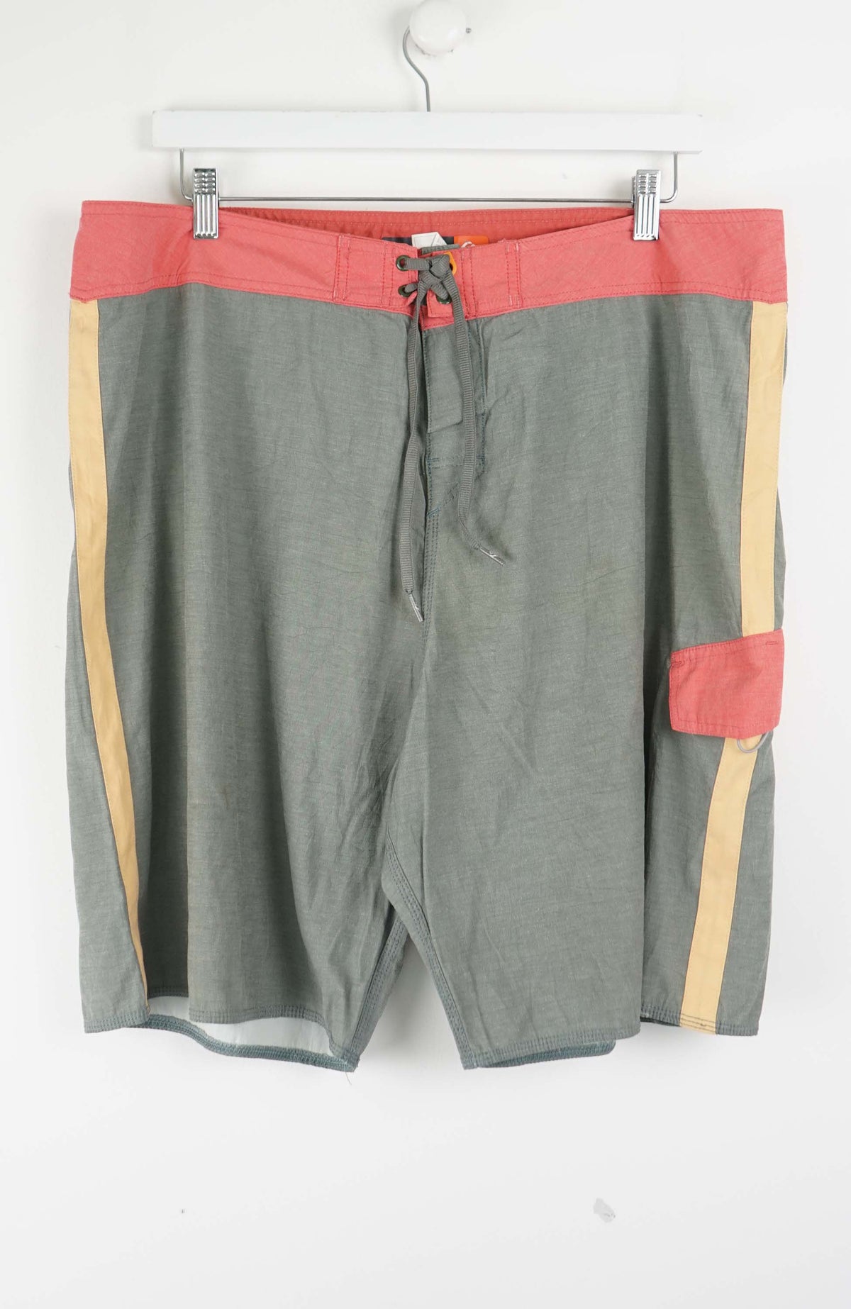VINTAGE QUIKSILVER BOARD SHORTS W39