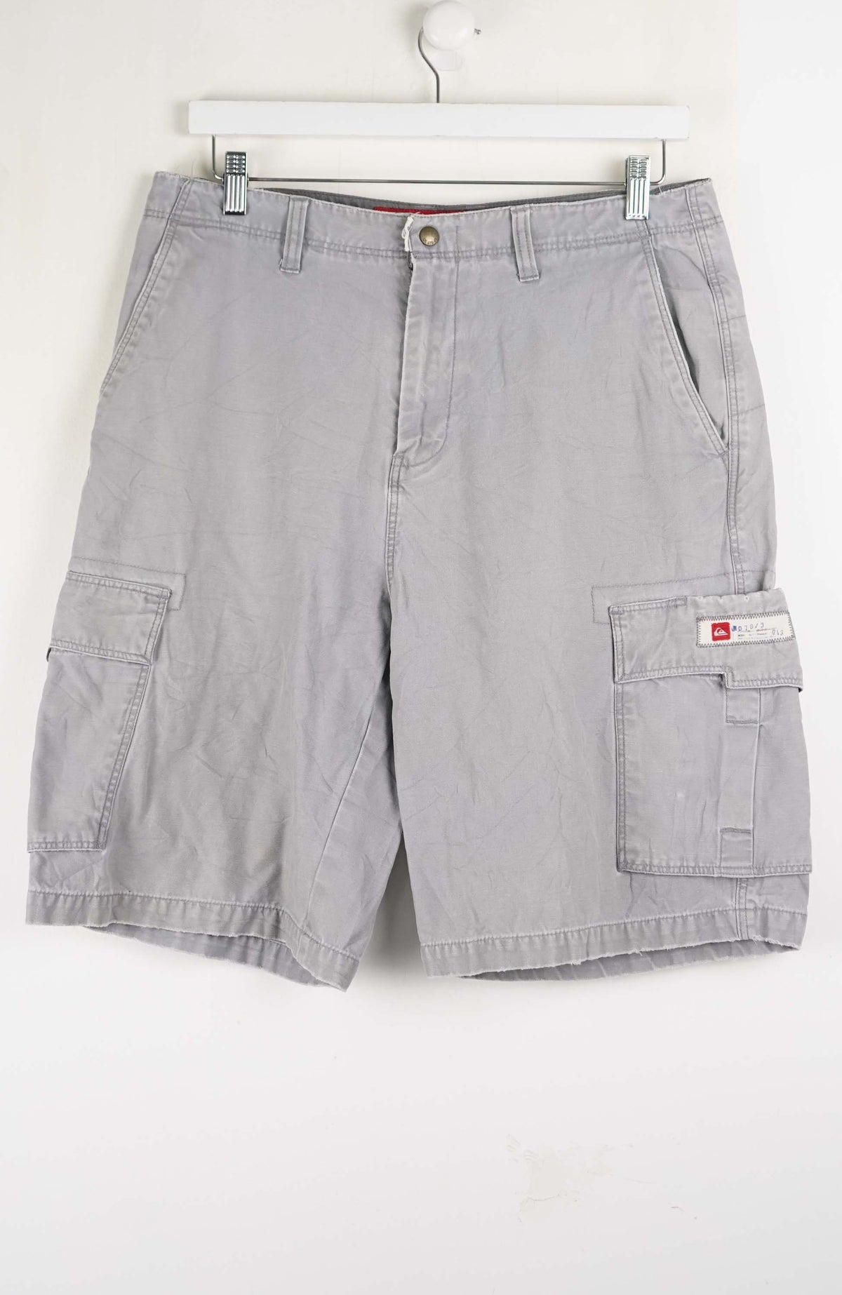 VINTAGE QUIKSILVER CARGO SHORTS W32