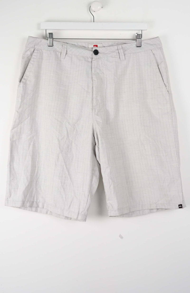 VINTAGE QUIKSILVER CARGO SHORTS W38