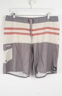 VINTAGE QUIKSILVER SHORTS W36