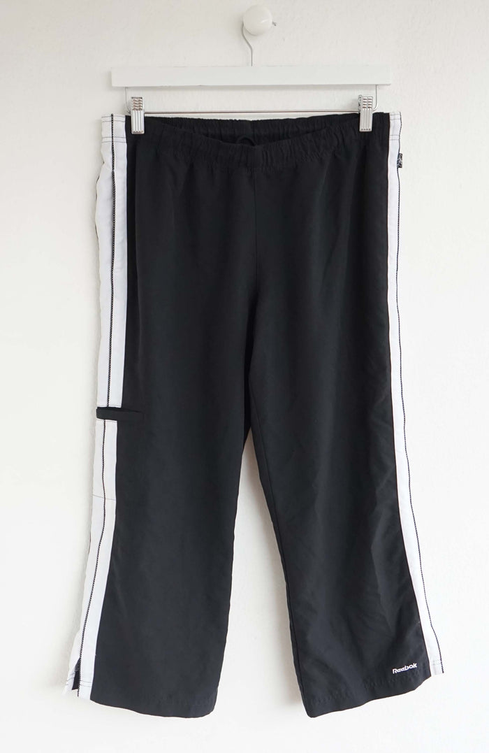 VINTAGE REEBOK 3/4 TRACK PANT SHORTS (M)