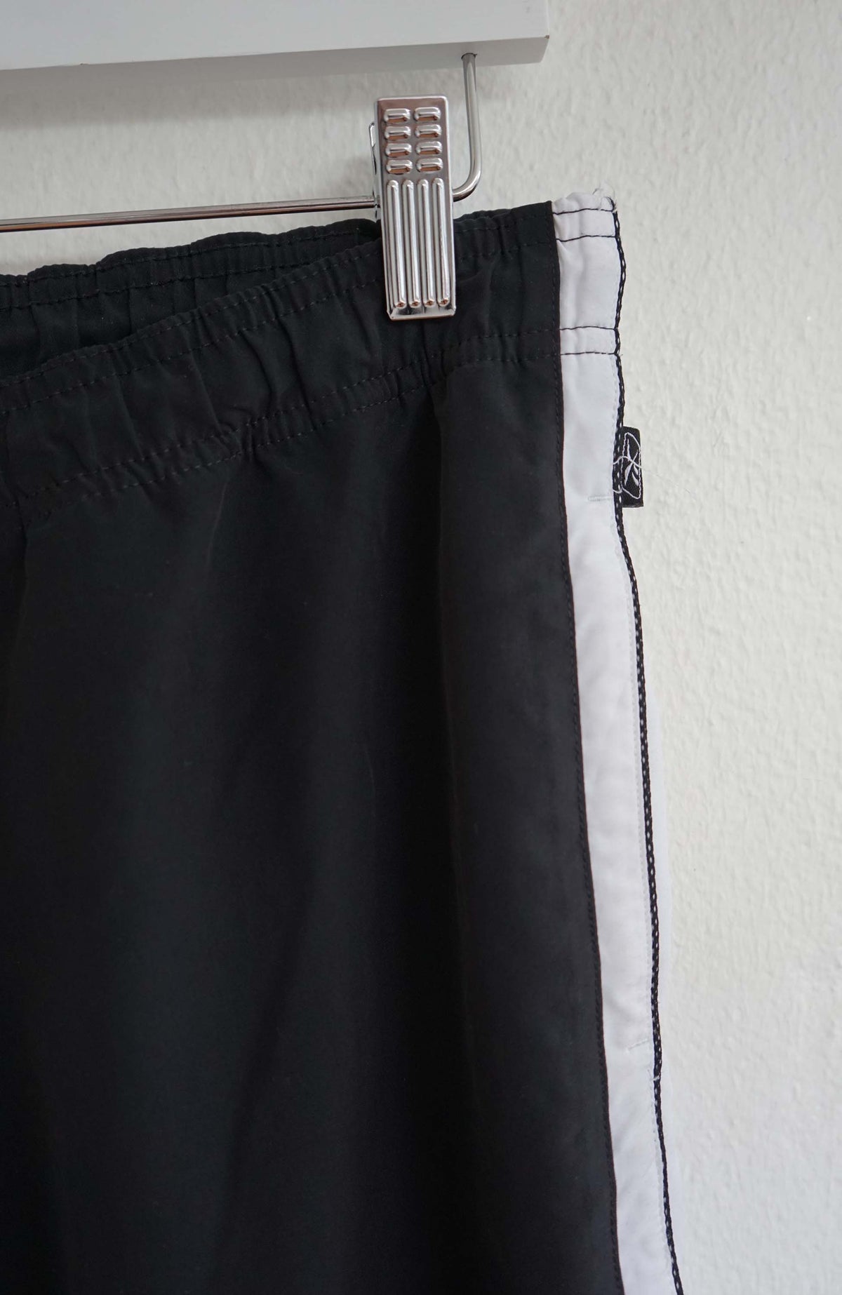 VINTAGE REEBOK 3/4 TRACK PANT SHORTS (M)