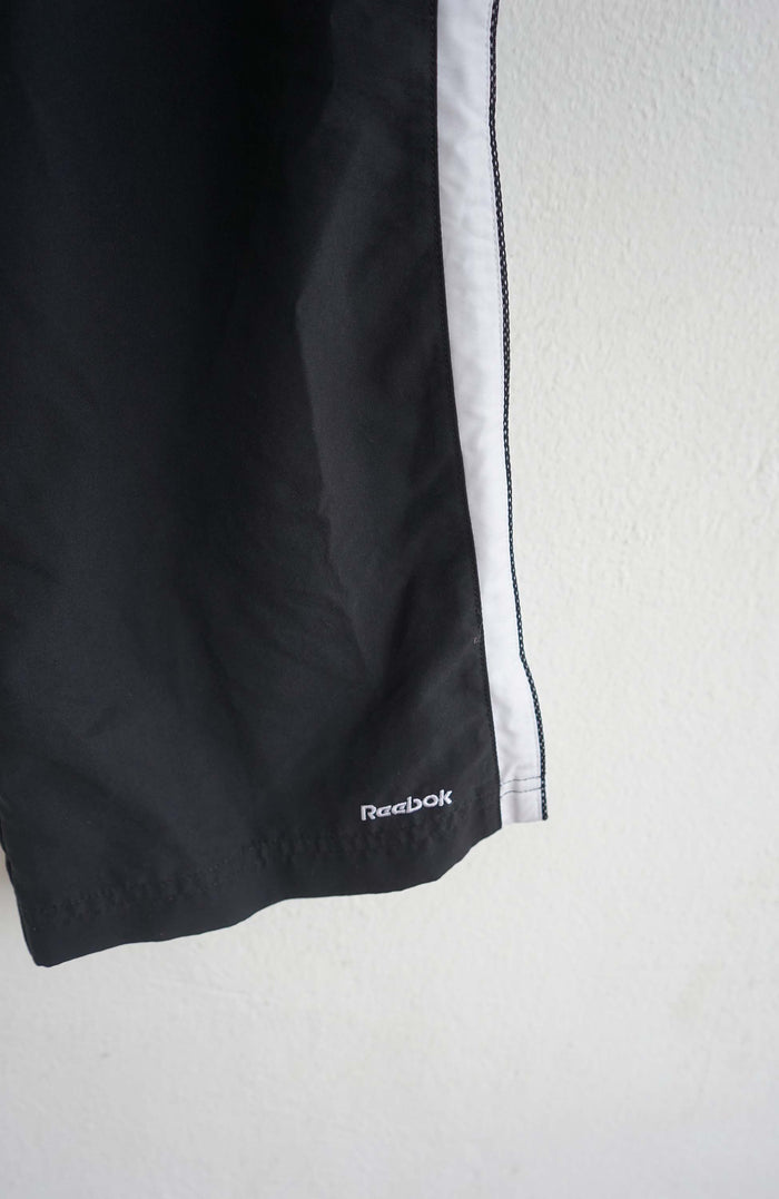 VINTAGE REEBOK 3/4 TRACK PANT SHORTS (M)