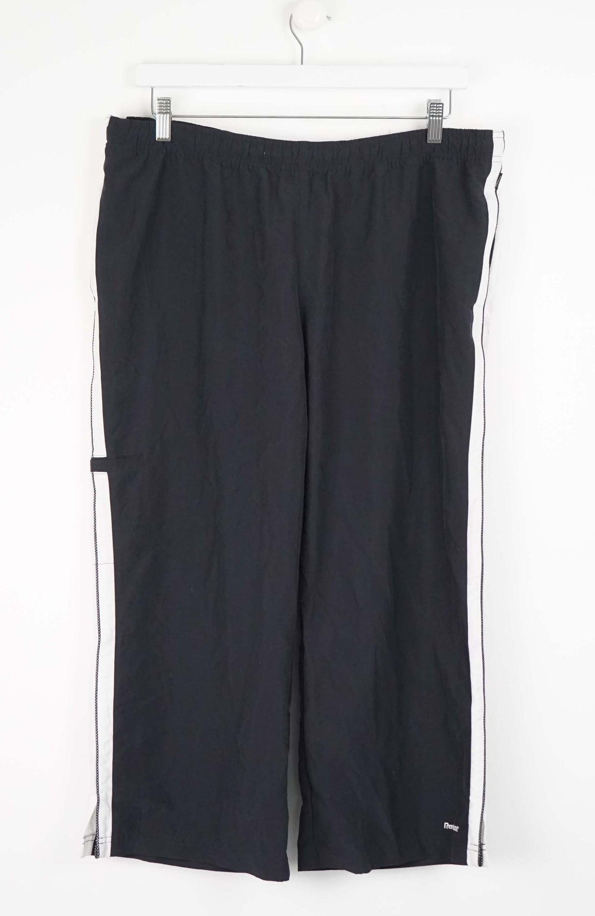 VINTAGE REEBOK 3/4 TRACK PANT SHORTS (XL)