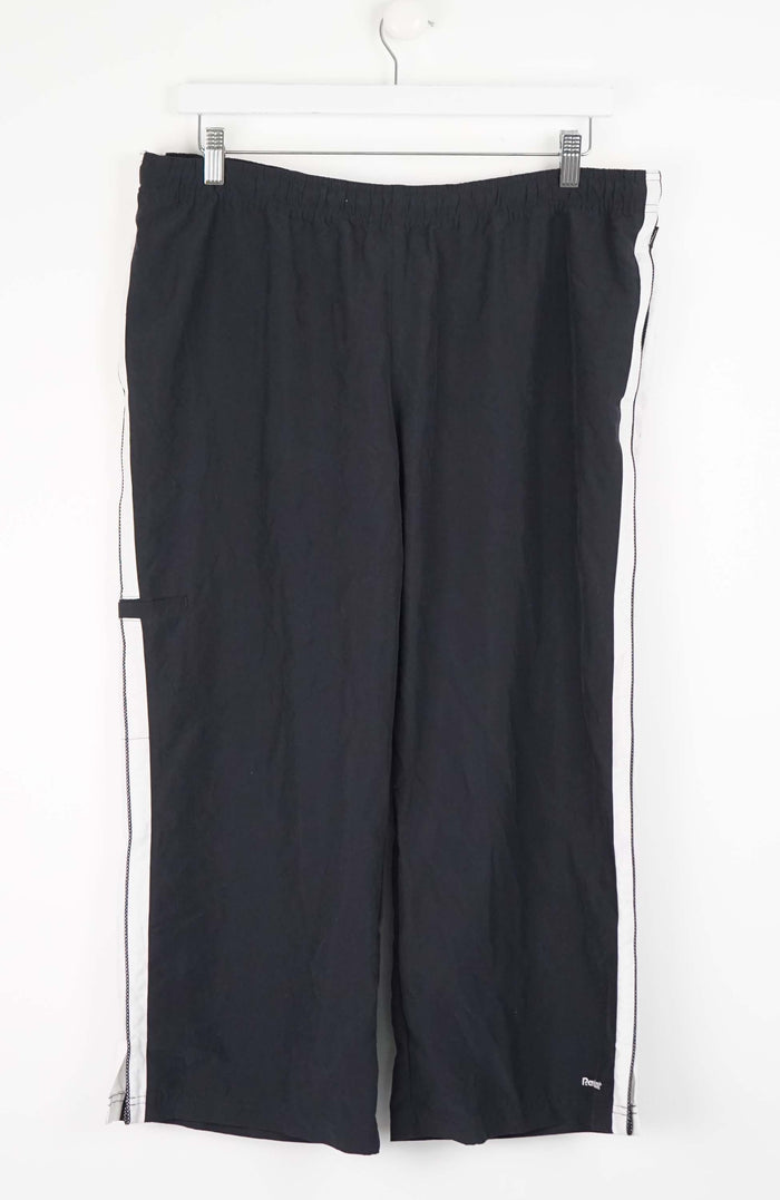 VINTAGE REEBOK 3/4 TRACK PANT SHORTS (XL)