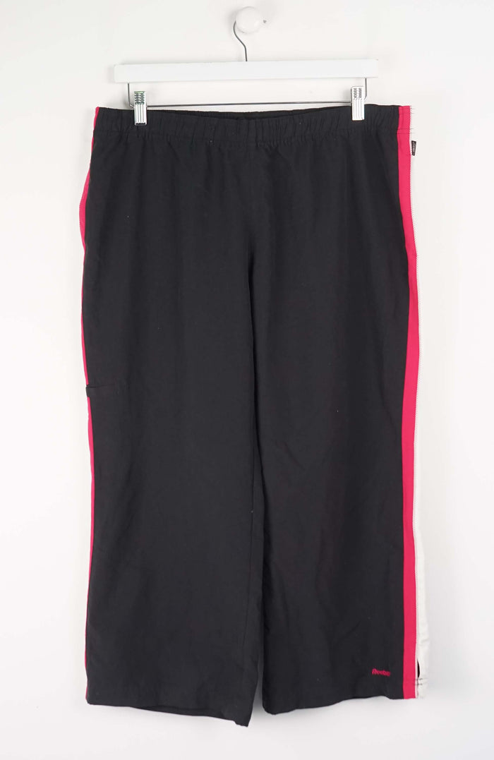 VINTAGE REEBOK 3/4 TRACK PANT SHORTS (XL)