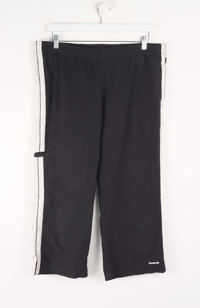 VINTAGE REEBOK 3/4 TRACK PANT SHORTS (L)