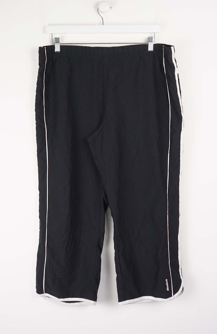 VINTAGE REEBOK 3/4 TRACK PANT SHORTS (XL)