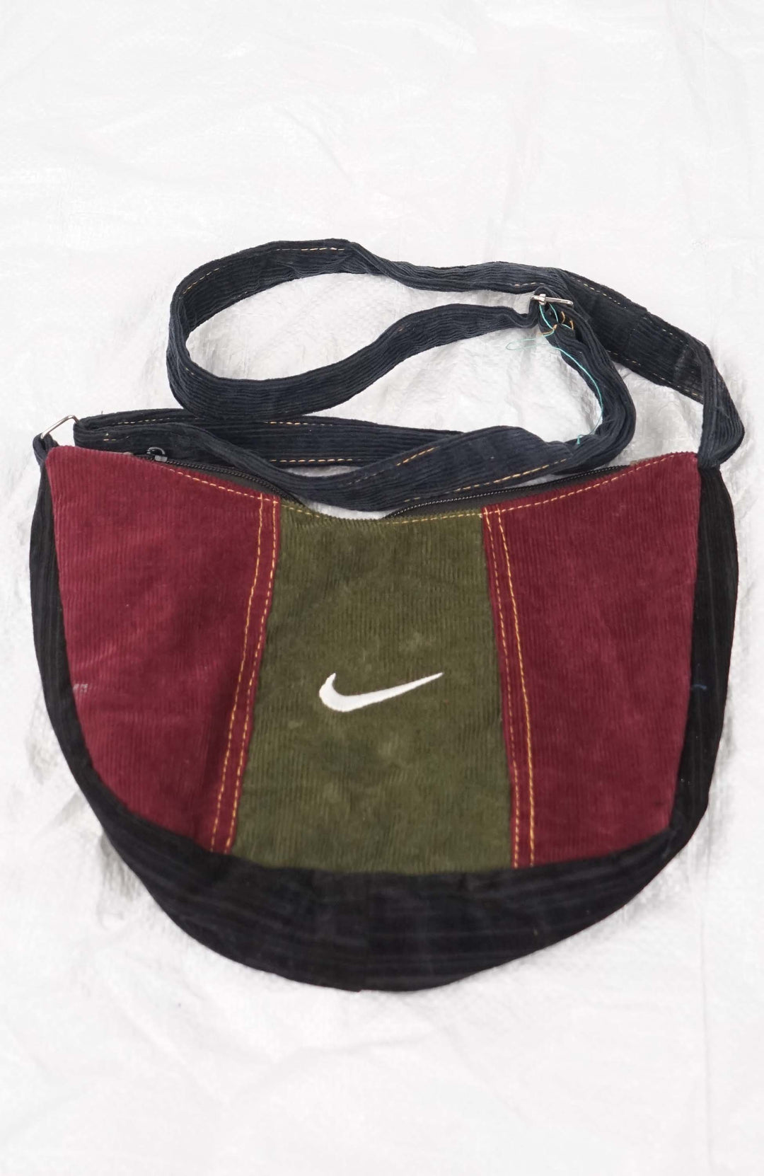 バッグ 90s Vintage  Archive Nike Shoulder Bag Nike Archive shoulder bag - Retro to Go
