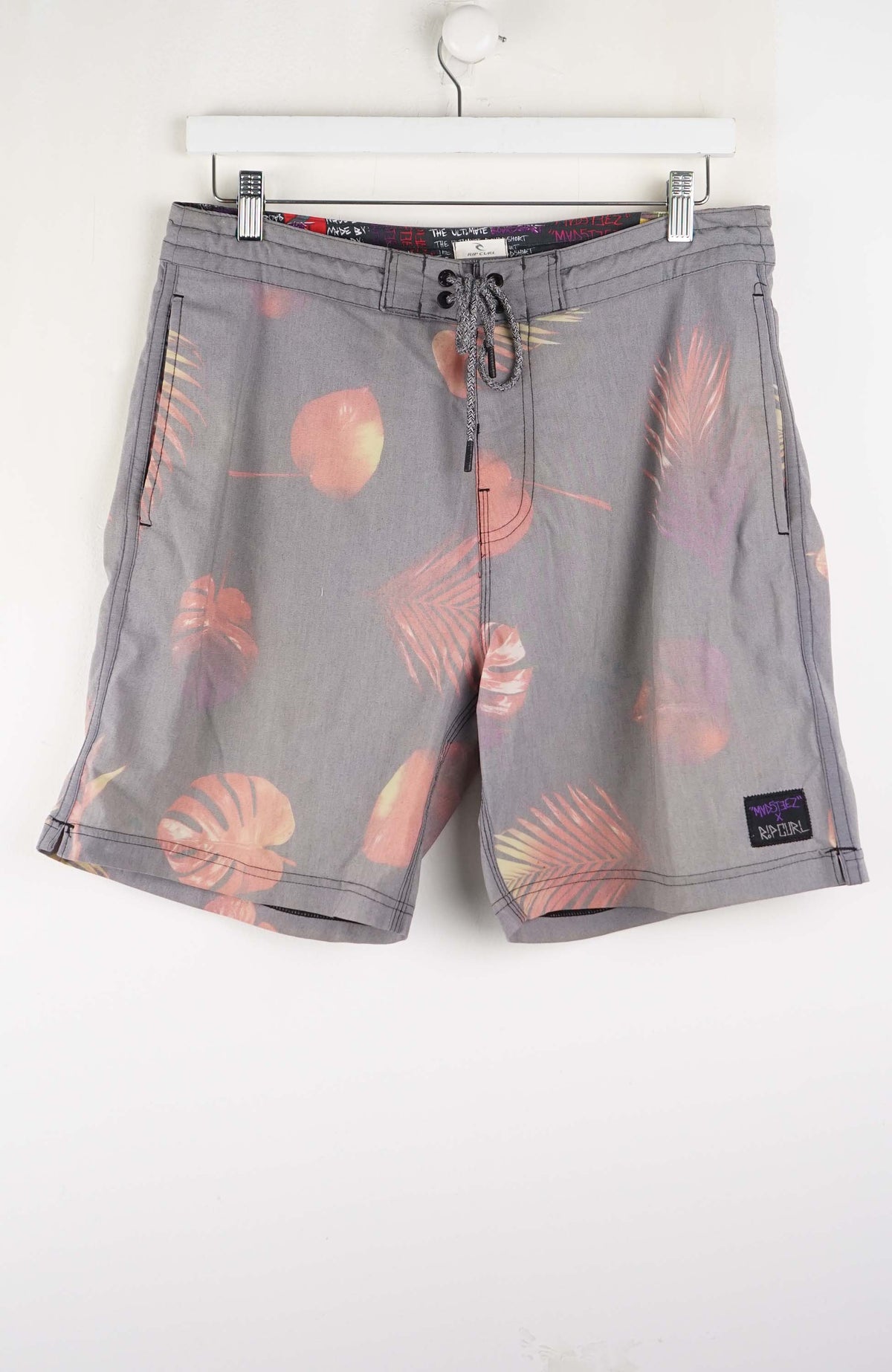 VINTAGE RIP CURL BOARD SHORTS W38