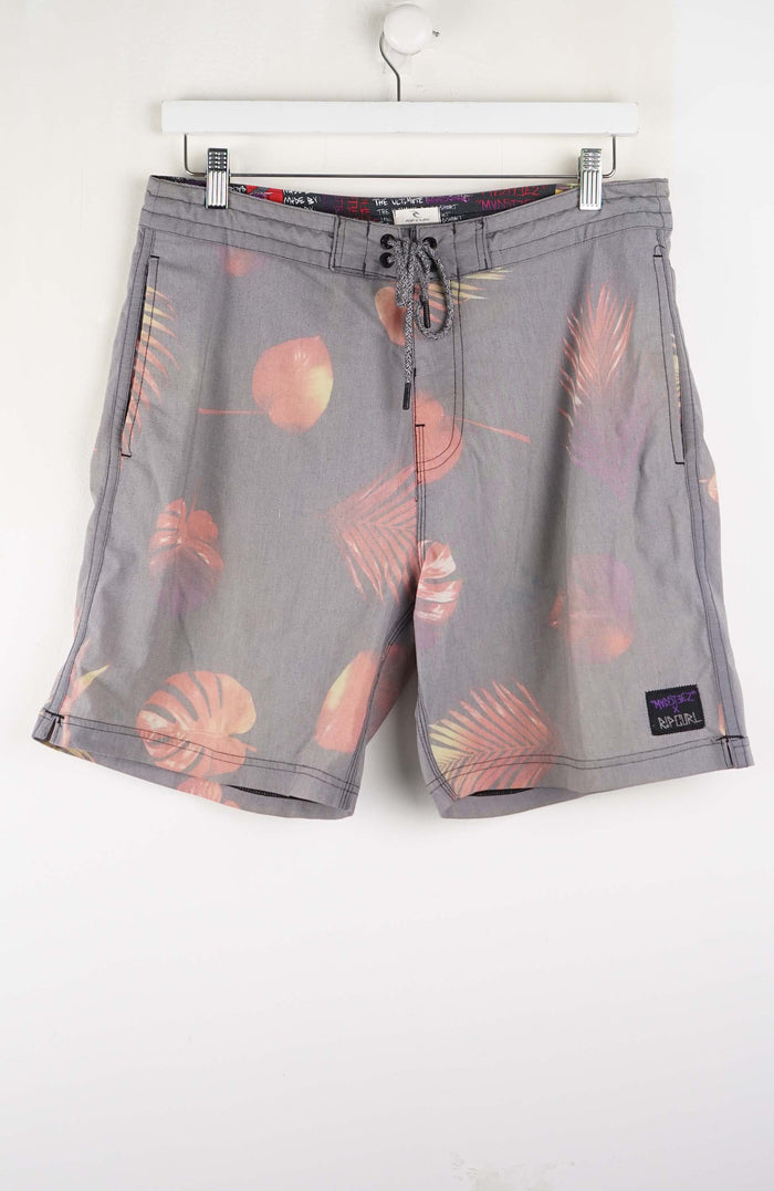 VINTAGE RIP CURL BOARD SHORTS W38