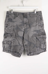 VINTAGE CAMO CARGO SHORTS W34