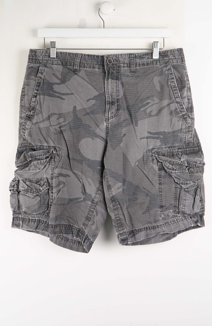 VINTAGE CAMO CARGO SHORTS W34