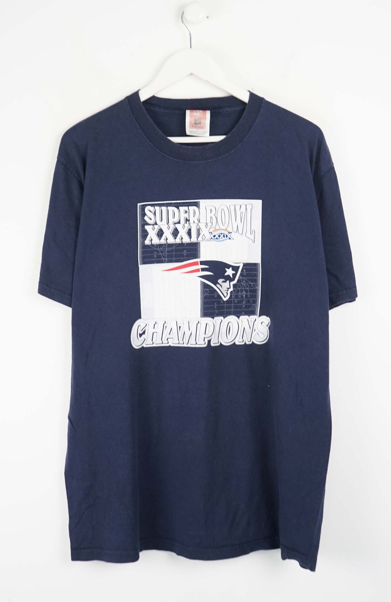 VINTAGE SUPER BOWL NEW ENGLAND PATRIOTS CHAMPIONS T-SHIRT (L)