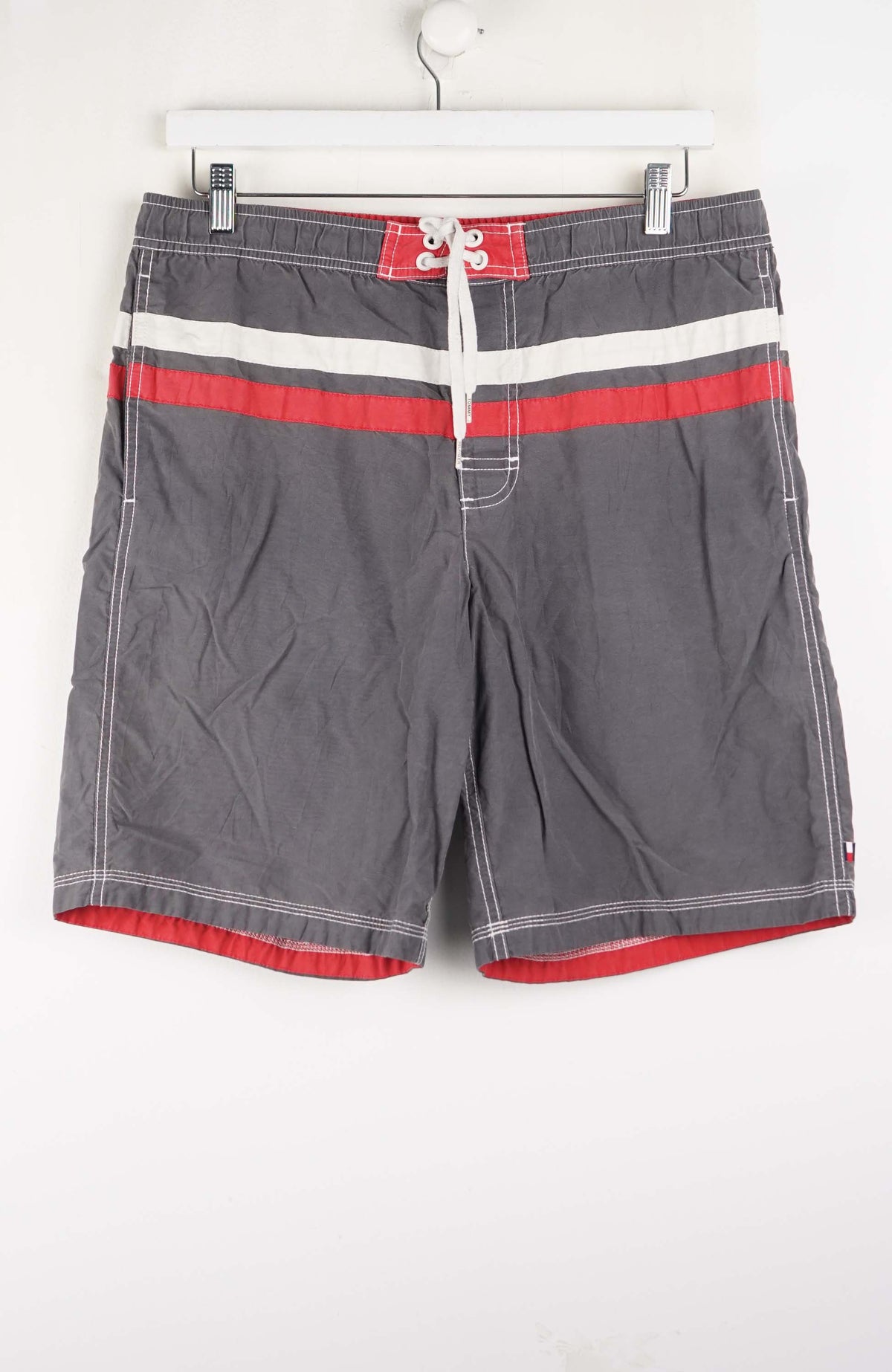 VINTAGE TOMMY HILFIGER BOARD SHORTS W34