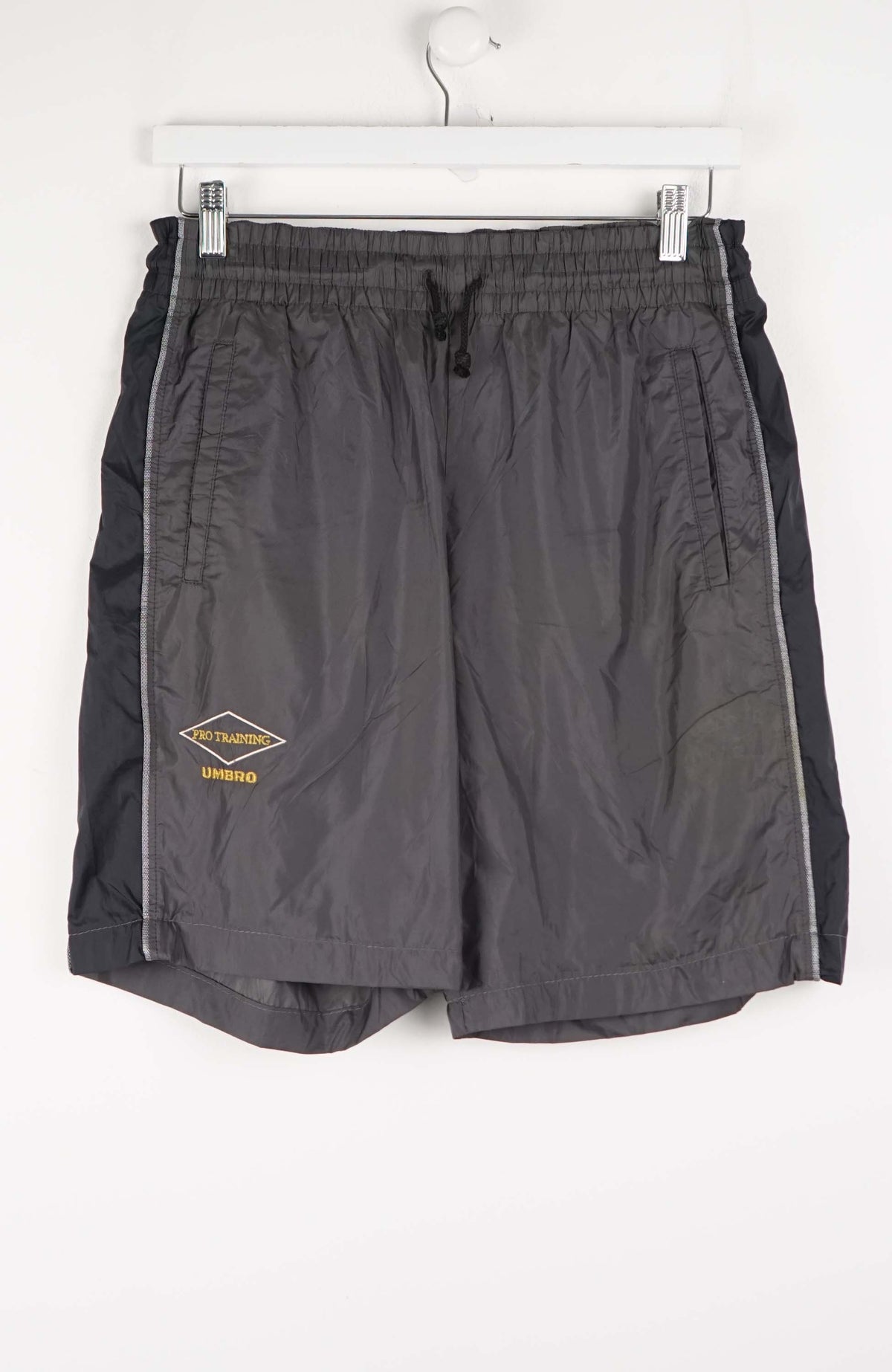 VINTAGE UMBRO TRACK PANT SHORTS (M)