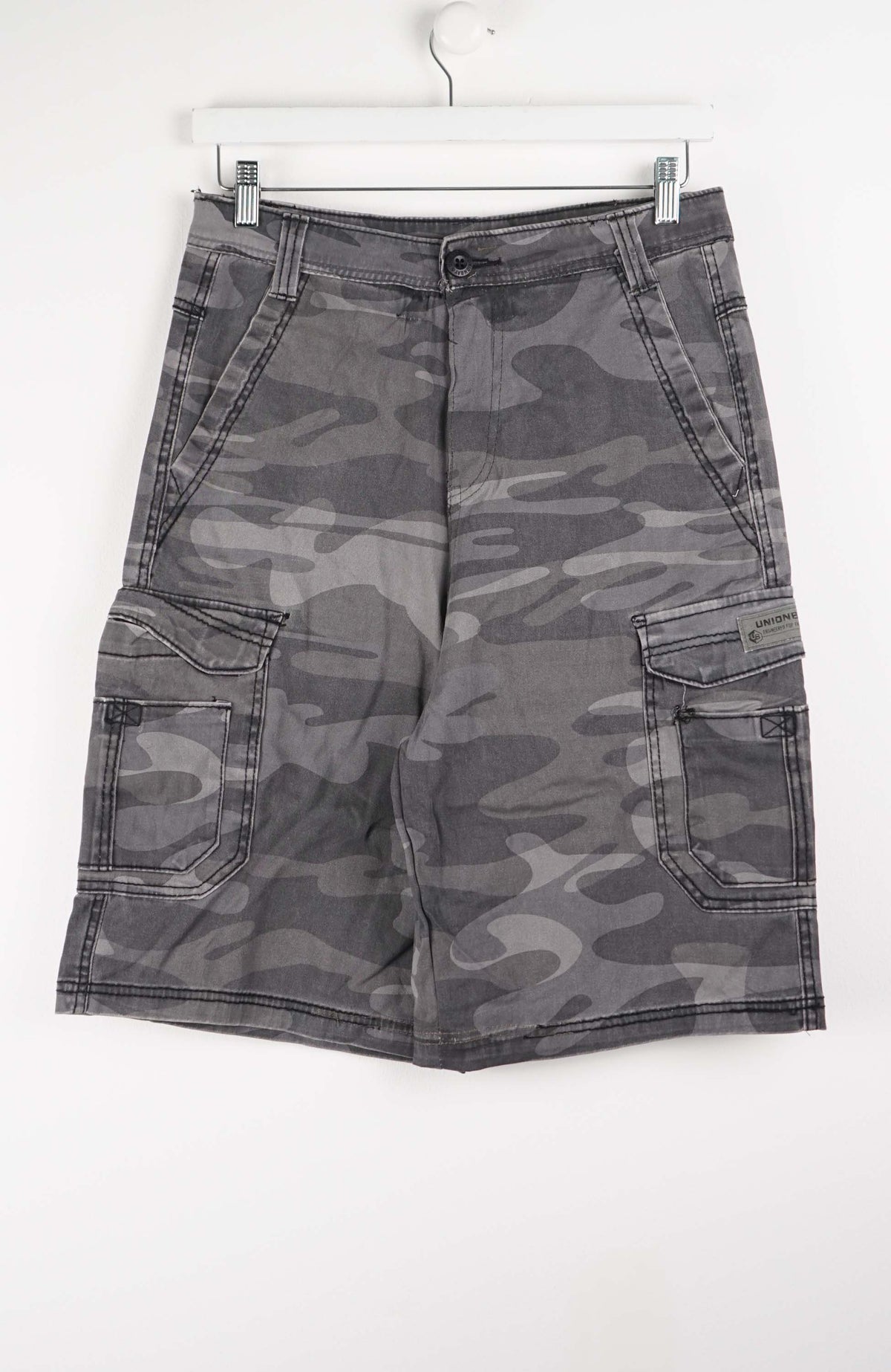 VINTAGE CAMO CARGO SHORTS W29