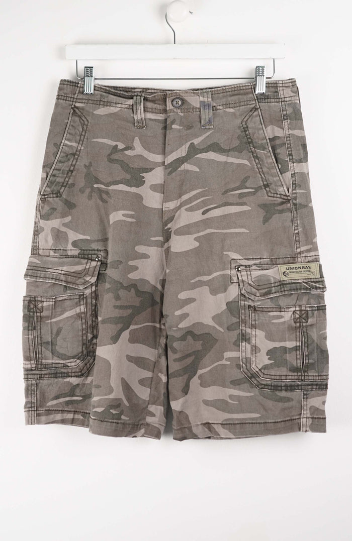 VINTAGE CAMO CARGO SHORTS W32