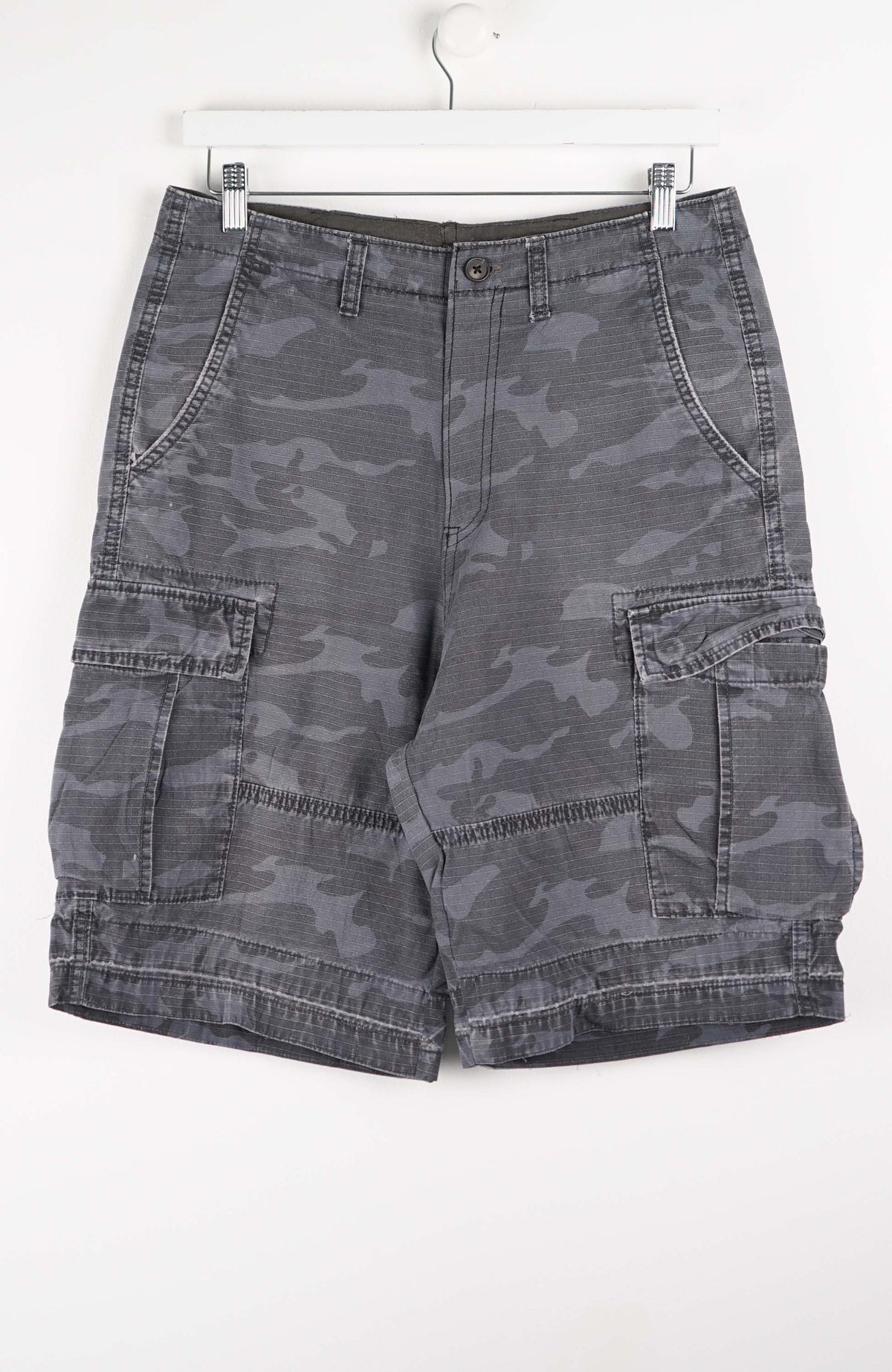 VINTAGE CAMO CARGO SHORTS W32
