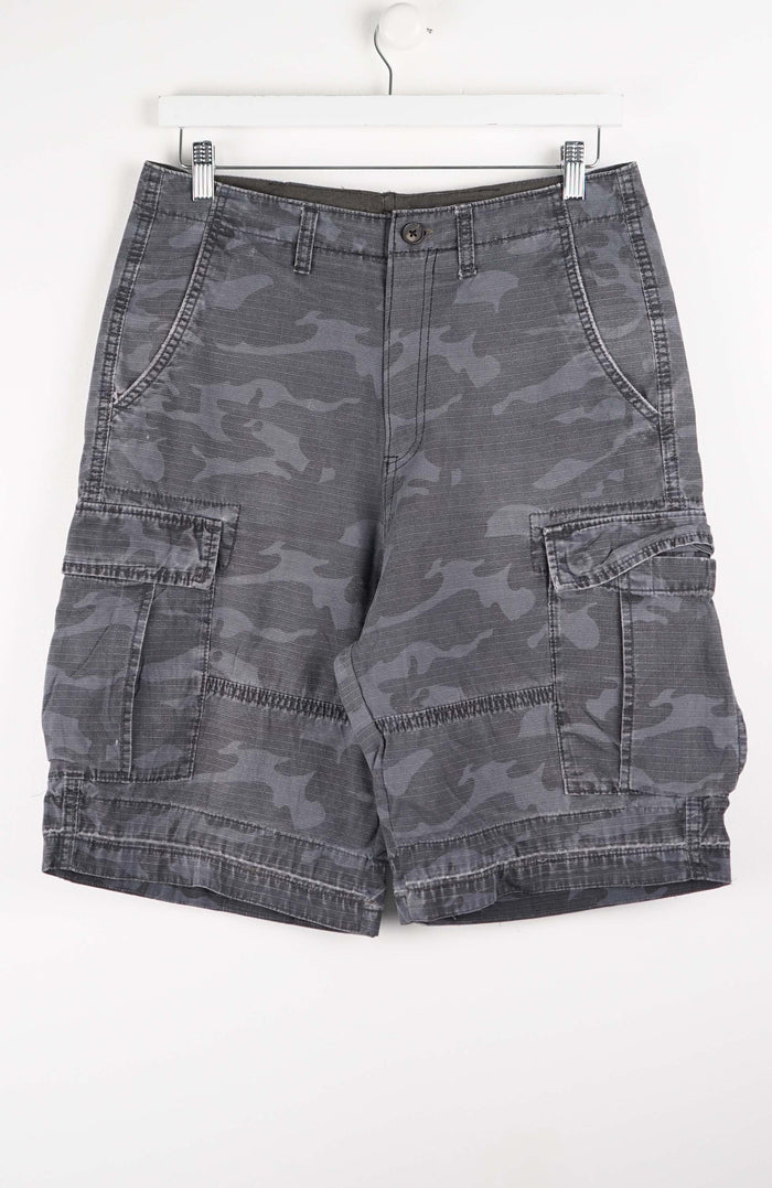 VINTAGE CAMO CARGO SHORTS W32