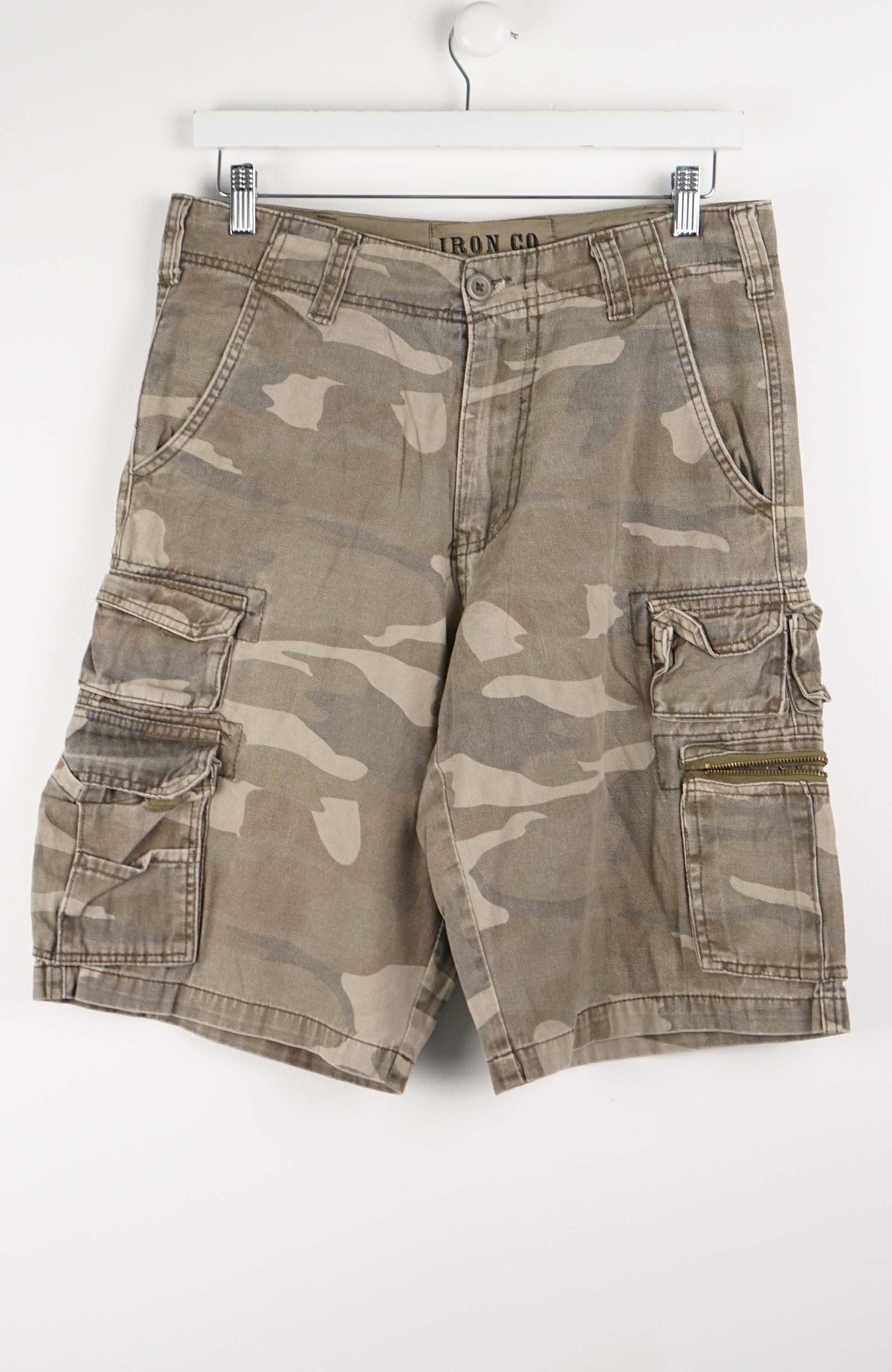 VINTAGE CAMO CARGO SHORTS W34