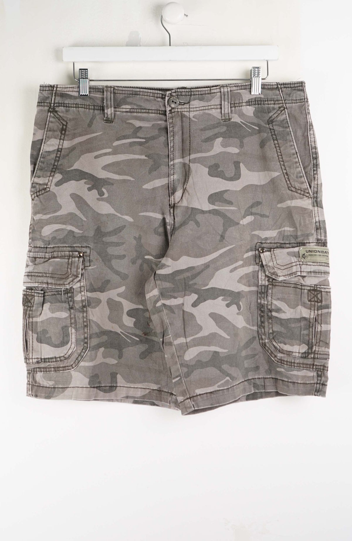 VINTAGE CAMO CARGO SHORTS W36