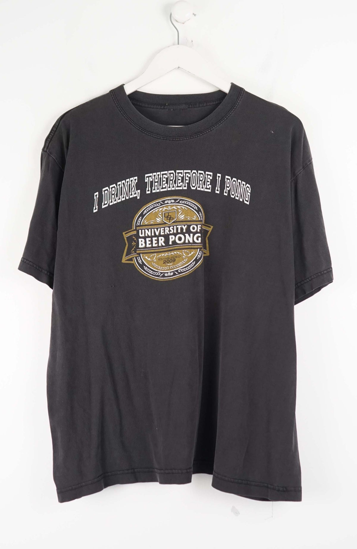 VINTAGE UNIVERSITY OF BEER PONG T-SHIRT (M)