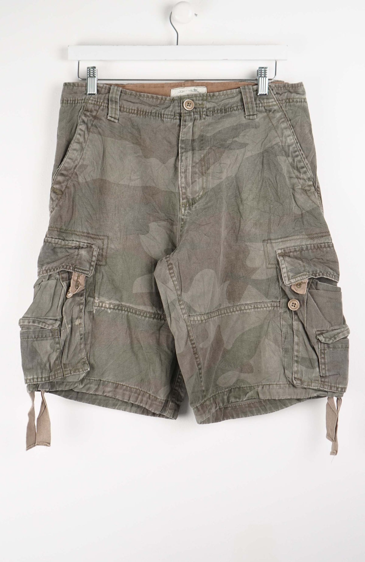 VINTAGE CAMO CARGO SHORTS W32