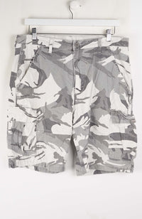 VINTAGE WRANGLER CAMO CARGO SHORTS W34