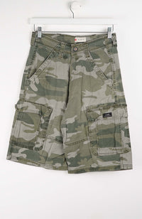 VINTAGE WRANGLER CAMO CARGO SHORTS W28
