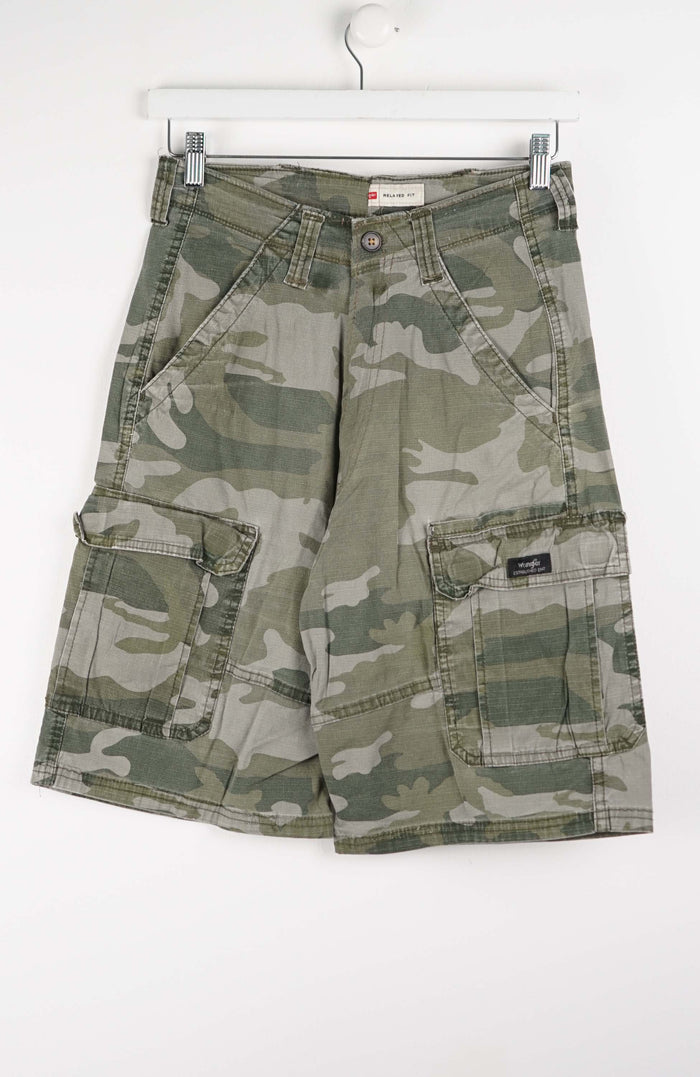 VINTAGE WRANGLER CAMO CARGO SHORTS W28