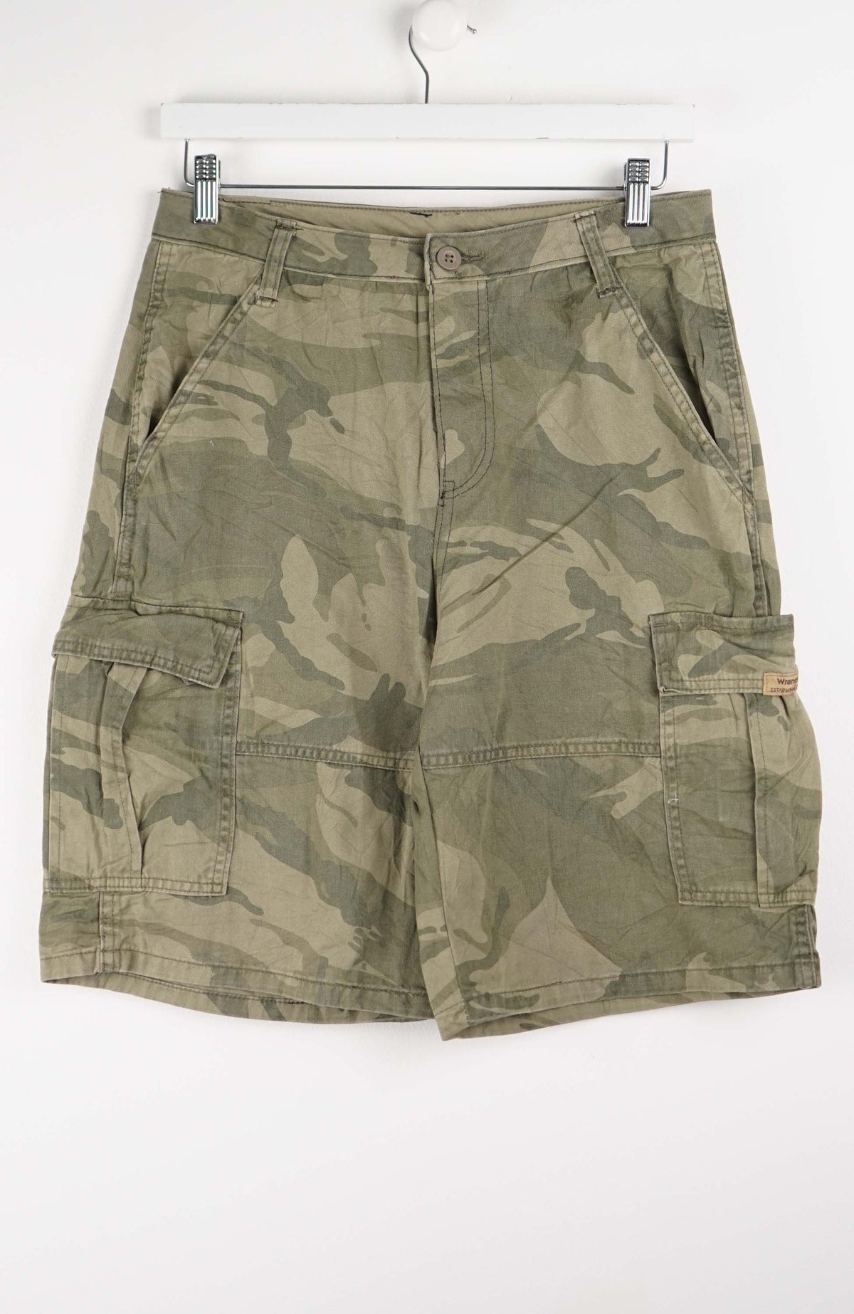 VINTAGE WRANGLER CAMO CARGO SHORTS W30