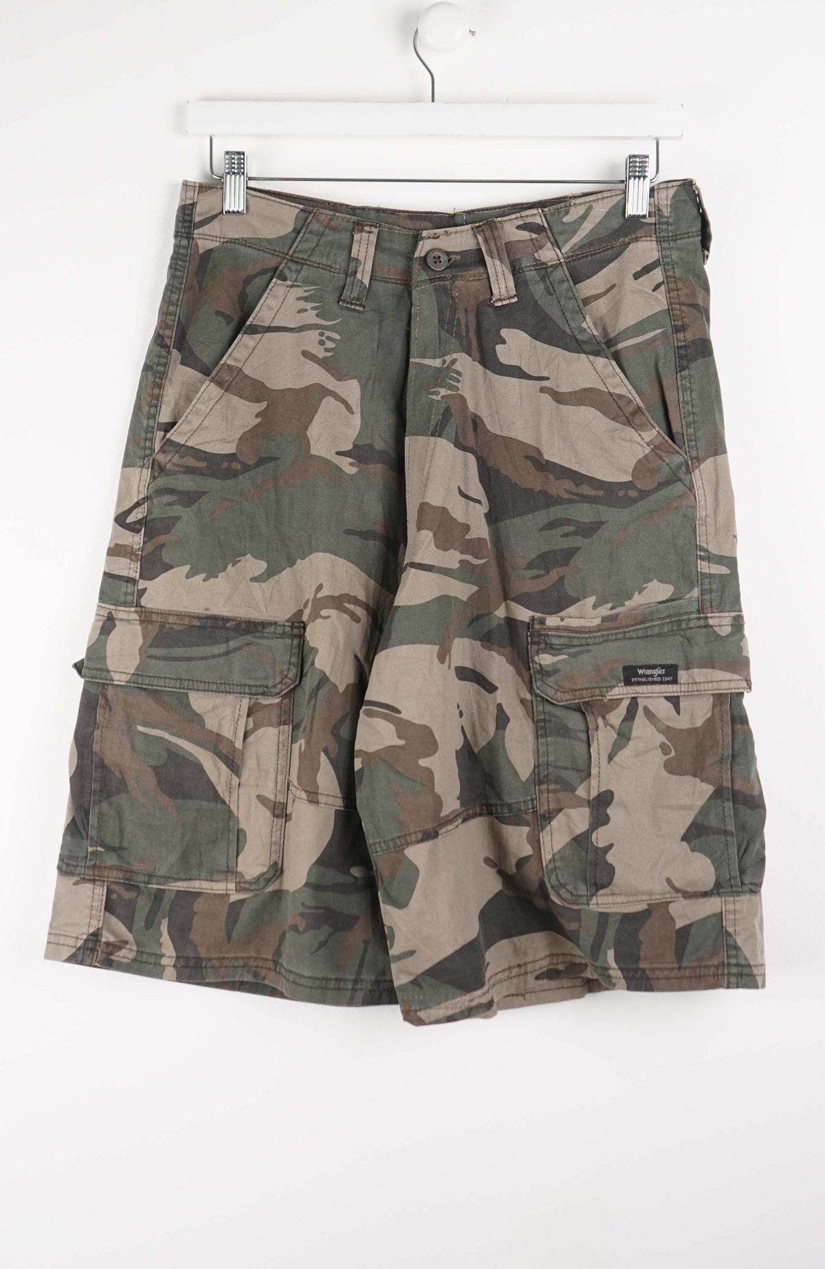 VINTAGE WRANGLER CAMO CARGO SHORTS W30