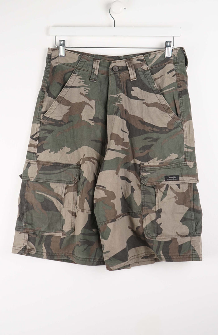 VINTAGE WRANGLER CAMO CARGO SHORTS W30