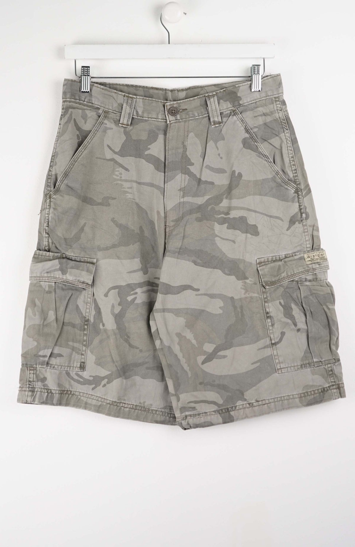 VINTAGE WRANGLER CAMO CARGO SHORTS W31