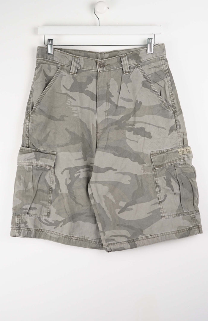 VINTAGE WRANGLER CAMO CARGO SHORTS W31
