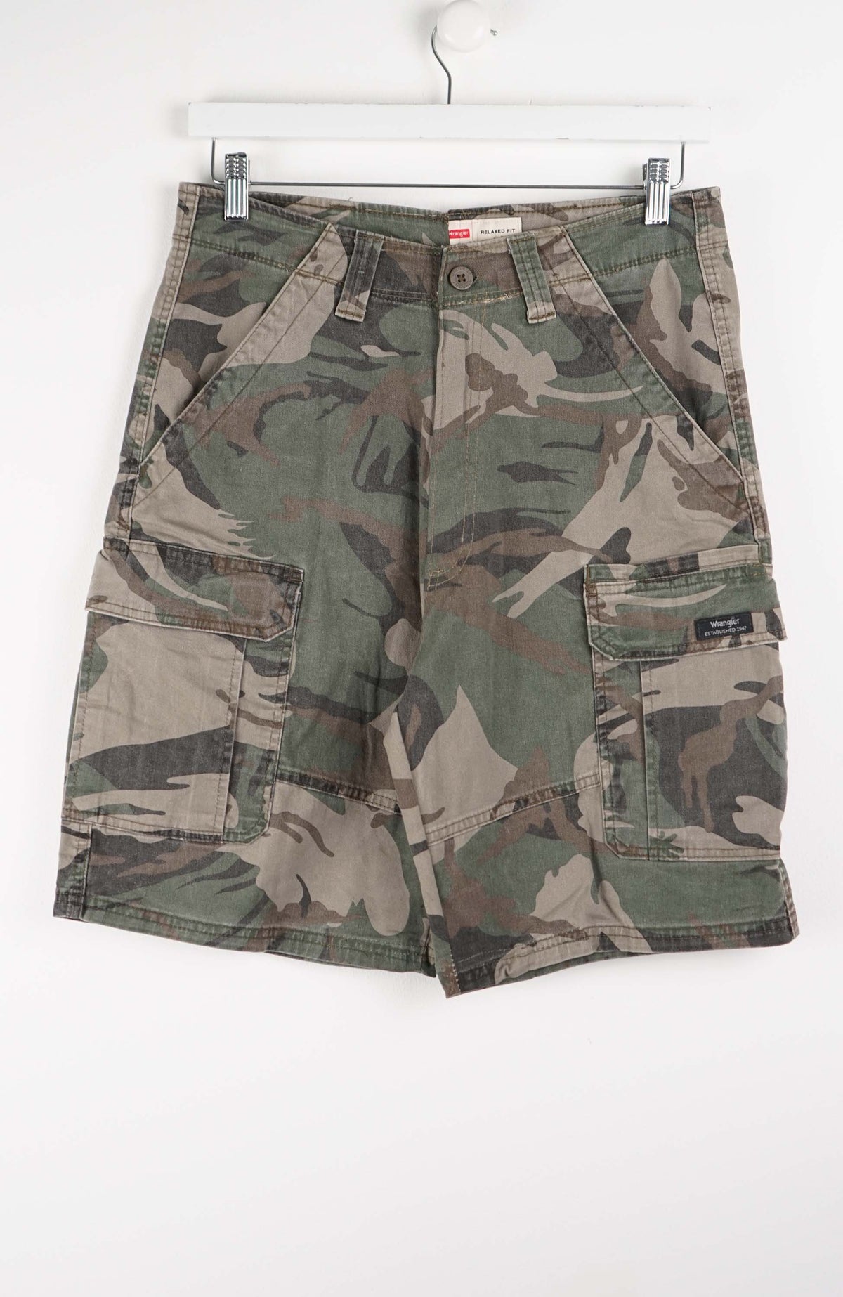VINTAGE WRANGLER CAMO CARGO SHORTS W31