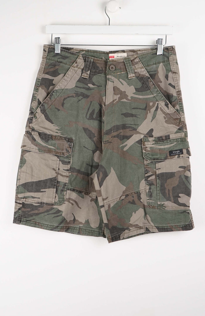 VINTAGE WRANGLER CAMO CARGO SHORTS W31